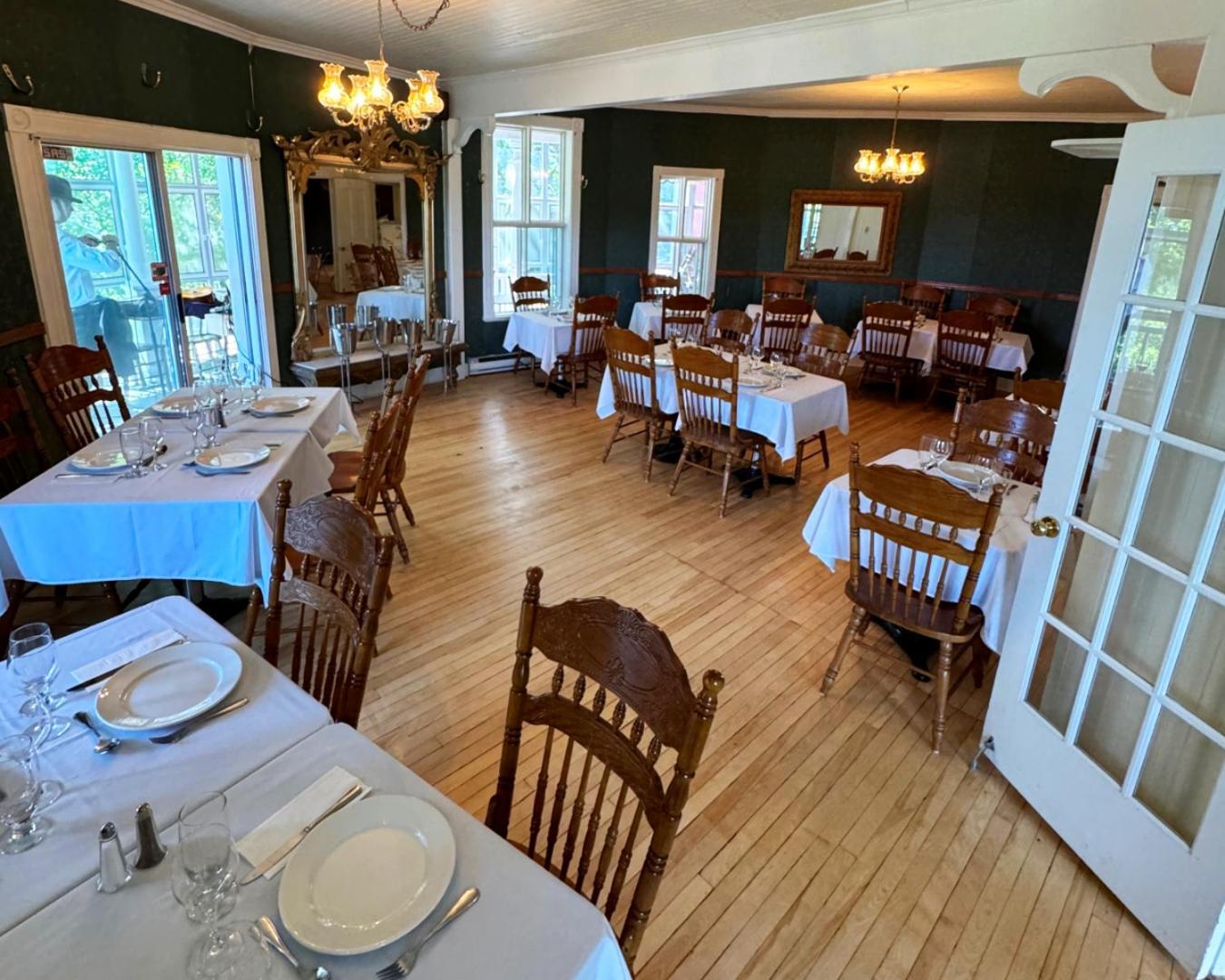 Auberge De La Tour Du Lac Sainte-Agathe-des-Monts Esterno foto
