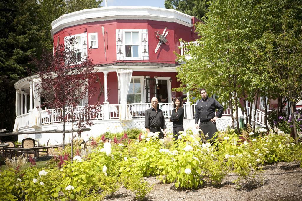 Auberge De La Tour Du Lac Sainte-Agathe-des-Monts Esterno foto