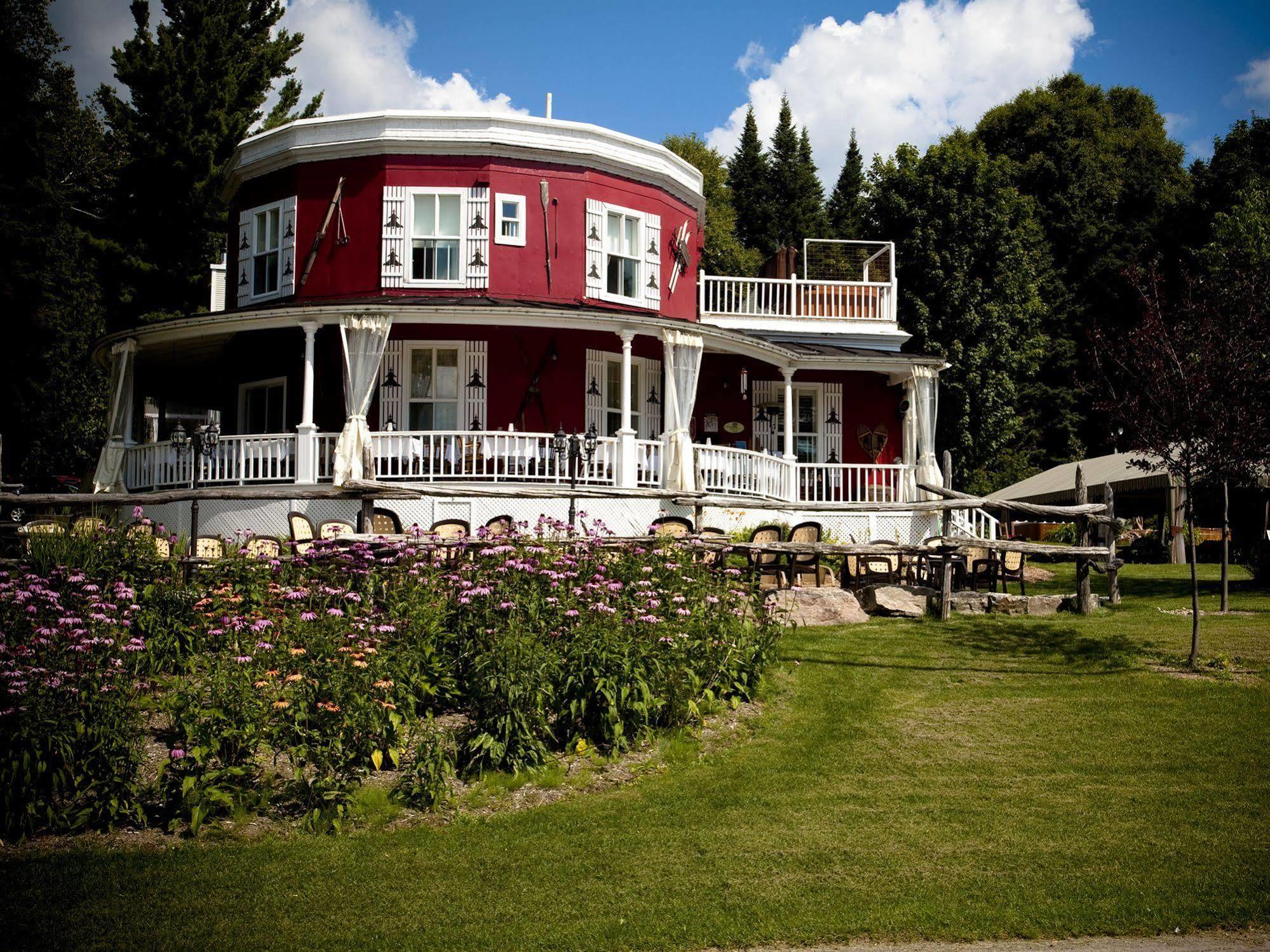 Auberge De La Tour Du Lac Sainte-Agathe-des-Monts Esterno foto
