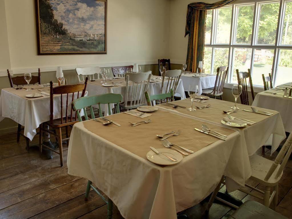 Auberge De La Tour Du Lac Sainte-Agathe-des-Monts Esterno foto
