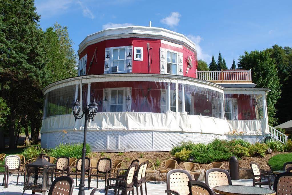 Auberge De La Tour Du Lac Sainte-Agathe-des-Monts Esterno foto