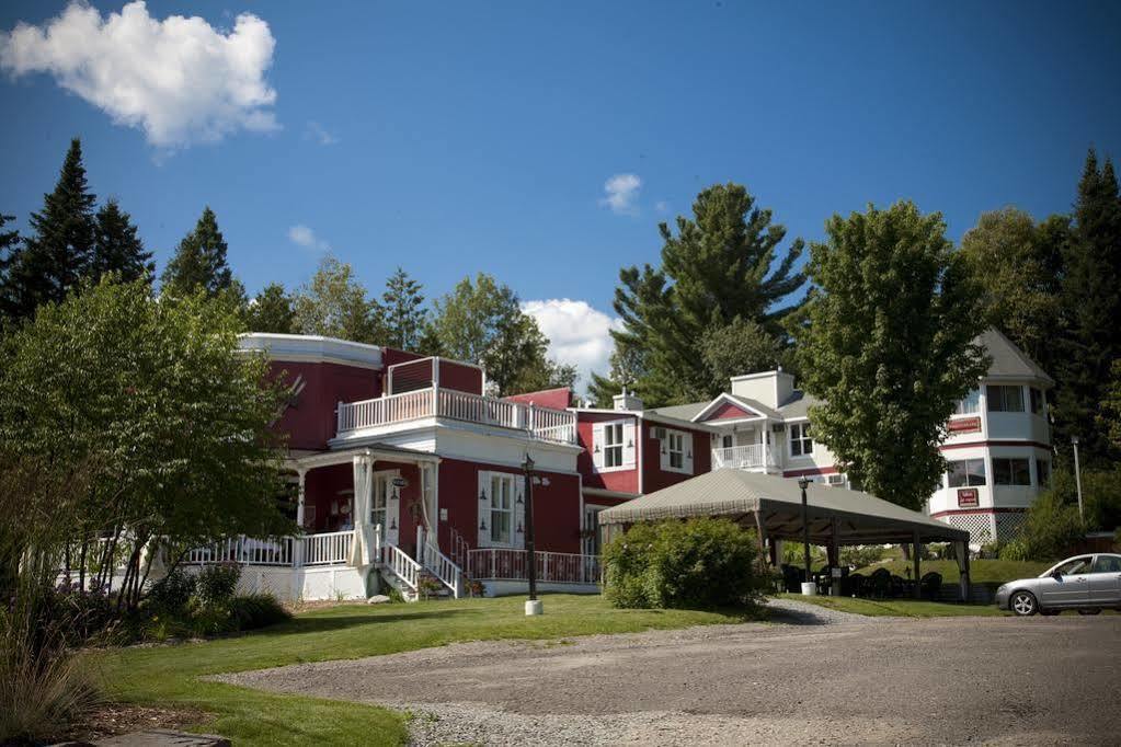 Auberge De La Tour Du Lac Sainte-Agathe-des-Monts Esterno foto