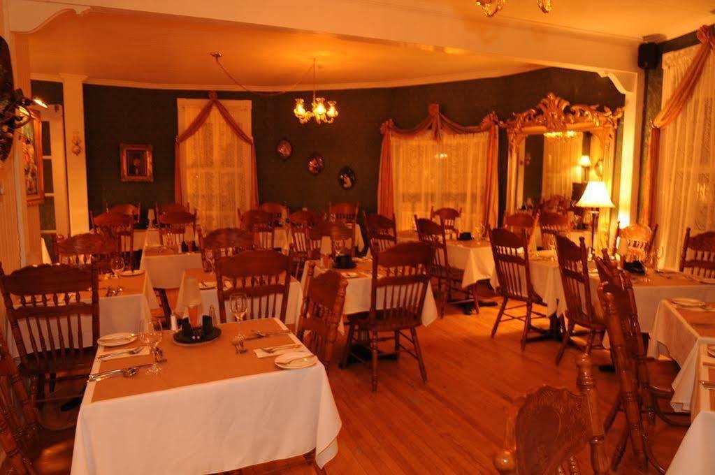Auberge De La Tour Du Lac Sainte-Agathe-des-Monts Esterno foto