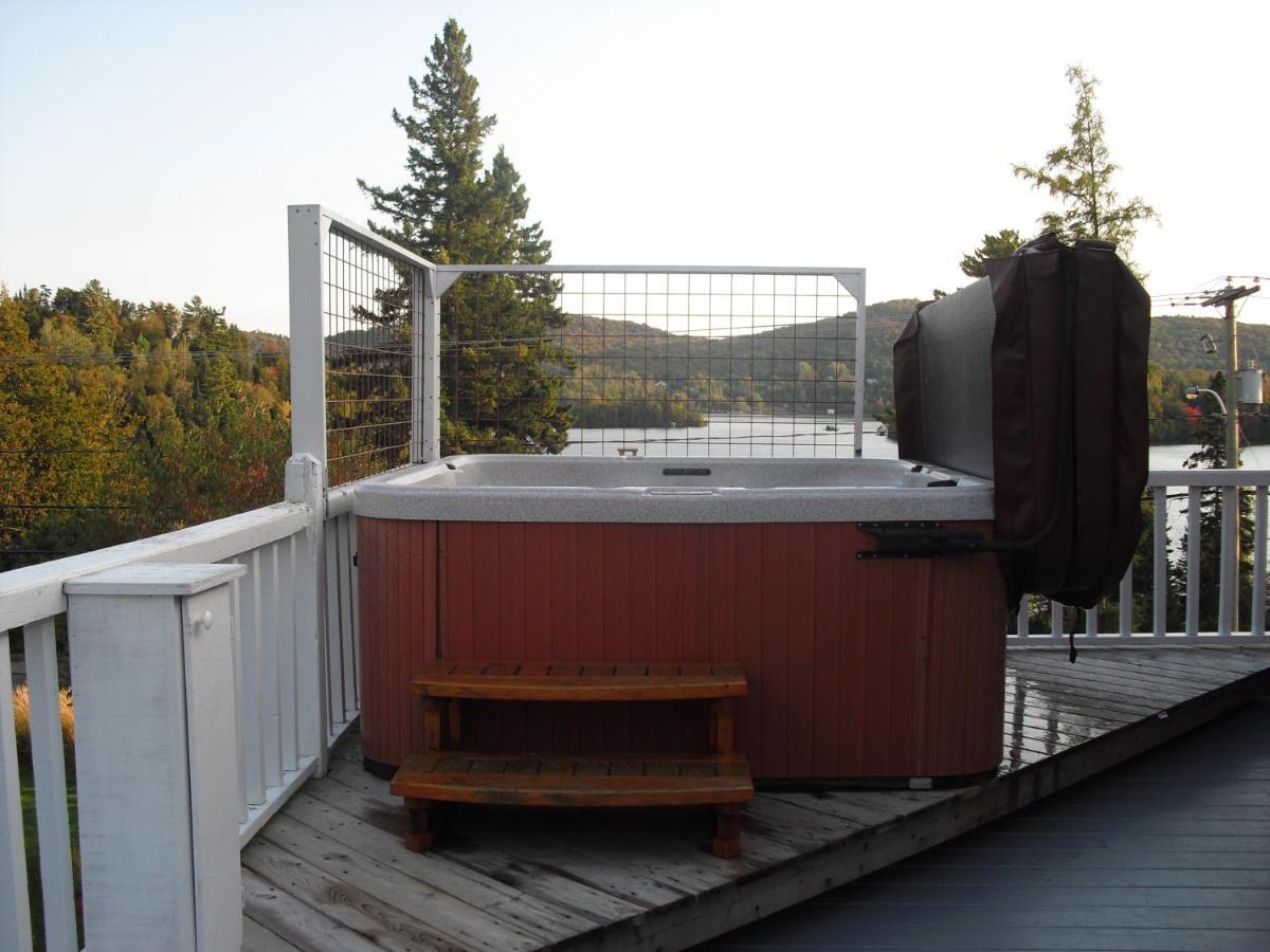 Auberge De La Tour Du Lac Sainte-Agathe-des-Monts Esterno foto